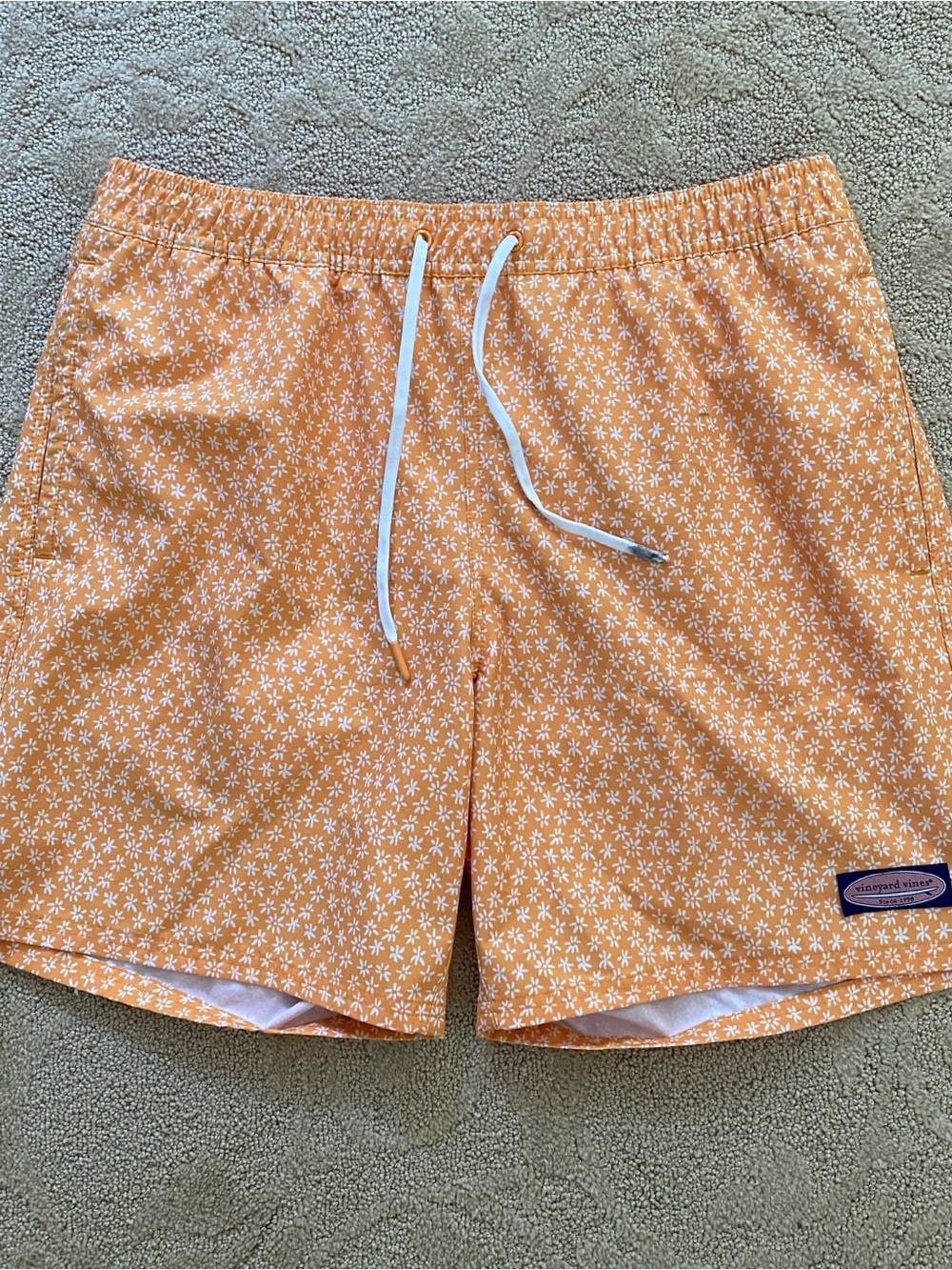 Vineyard Vines Swim Trunks Men's Size M Orange 7 Inch Inseam Board Shorts Groovy